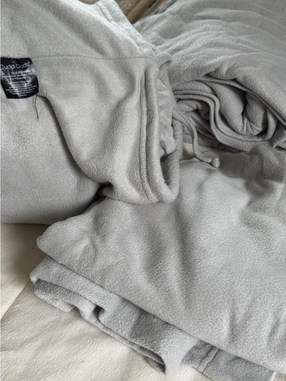 Cuddl Duds Plush Blanket in Light Gray with Black Tag